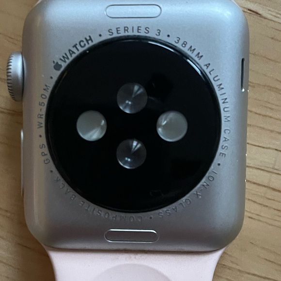 Apple Watch - Series 3 - small scratch on front screen - Picture 3 of 3
